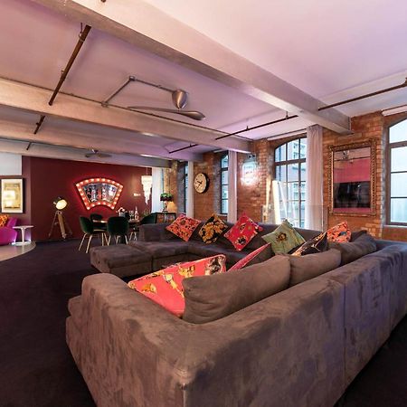 Amazingly Luxurious Loft Apartment, Soho - 3 Bedrooms, 2 Bath & Office ลอนดอน ภายนอก รูปภาพ
