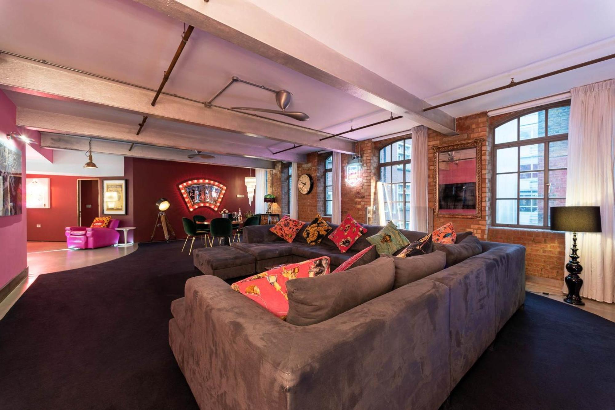 Amazingly Luxurious Loft Apartment, Soho - 3 Bedrooms, 2 Bath & Office ลอนดอน ภายนอก รูปภาพ