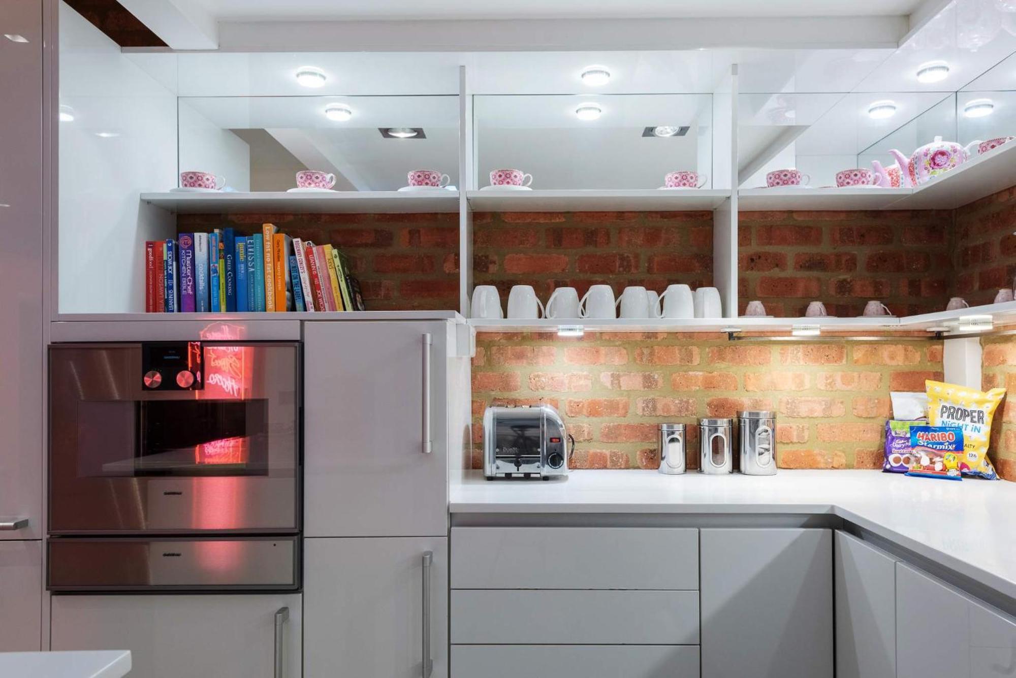 Amazingly Luxurious Loft Apartment, Soho - 3 Bedrooms, 2 Bath & Office ลอนดอน ภายนอก รูปภาพ