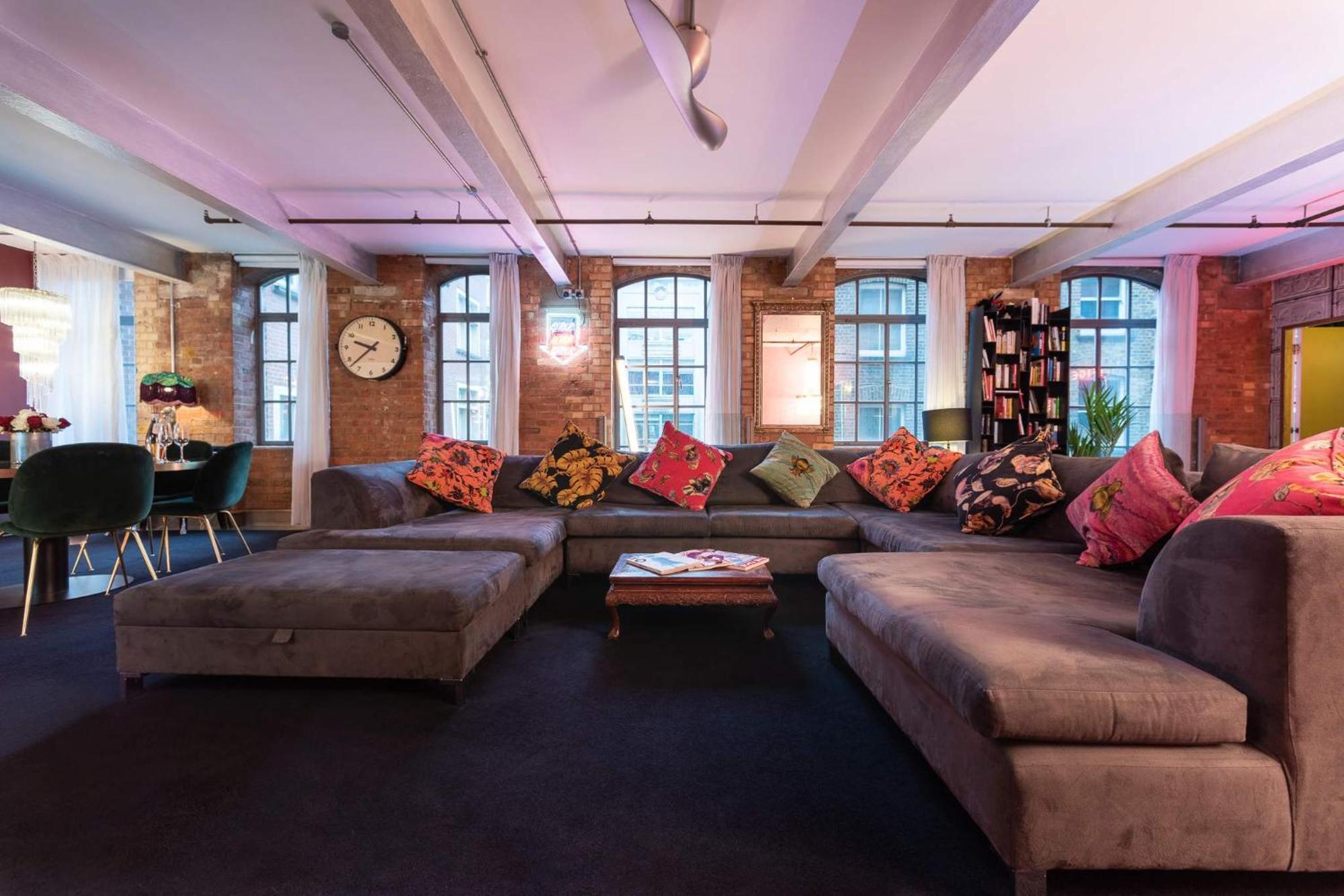 Amazingly Luxurious Loft Apartment, Soho - 3 Bedrooms, 2 Bath & Office ลอนดอน ภายนอก รูปภาพ