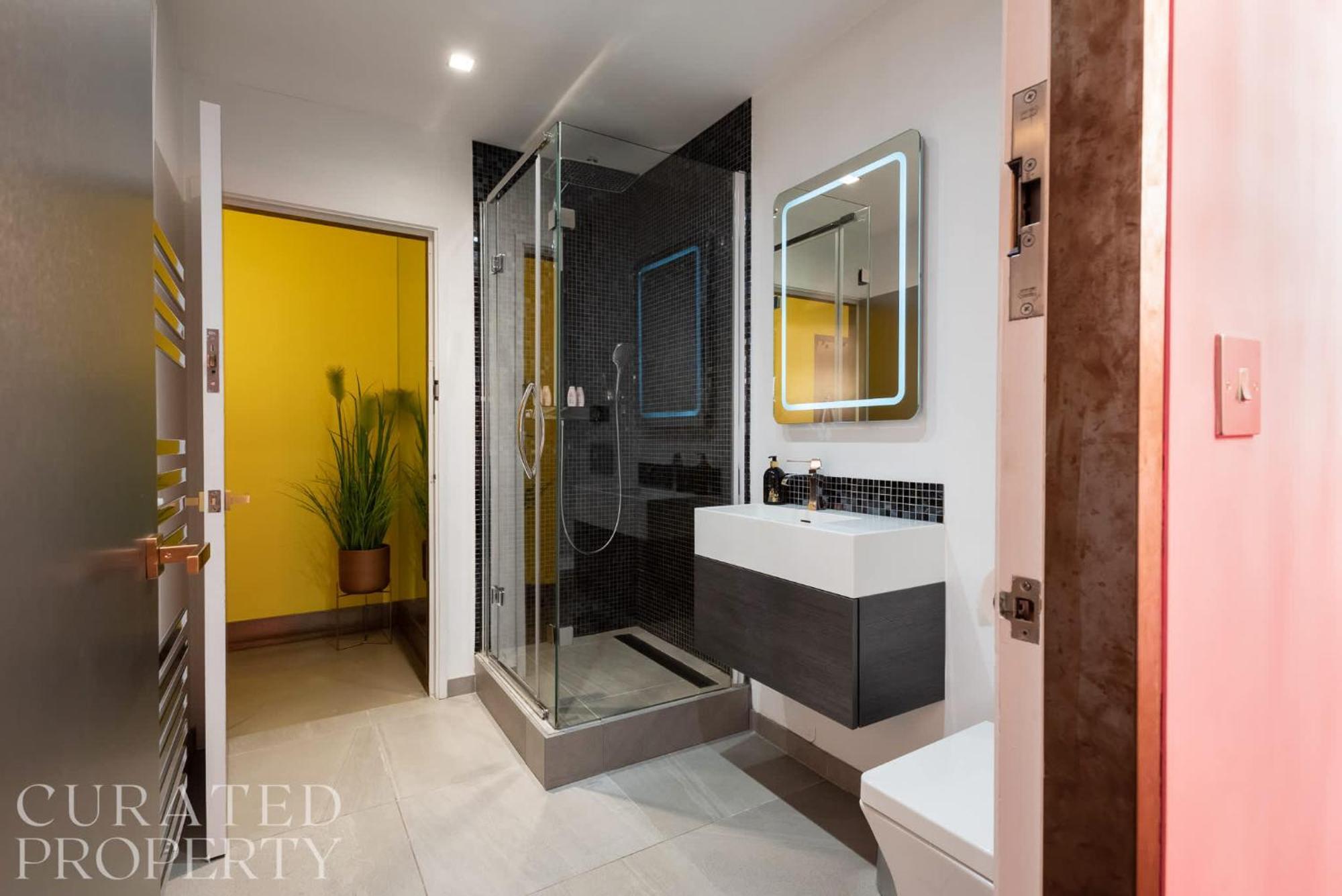Amazingly Luxurious Loft Apartment, Soho - 3 Bedrooms, 2 Bath & Office ลอนดอน ภายนอก รูปภาพ
