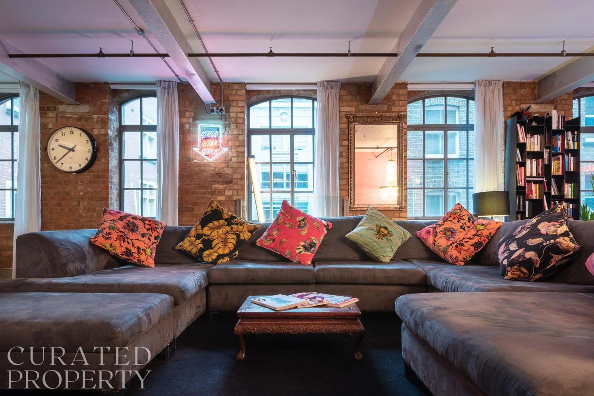 Amazingly Luxurious Loft Apartment, Soho - 3 Bedrooms, 2 Bath & Office ลอนดอน ภายนอก รูปภาพ